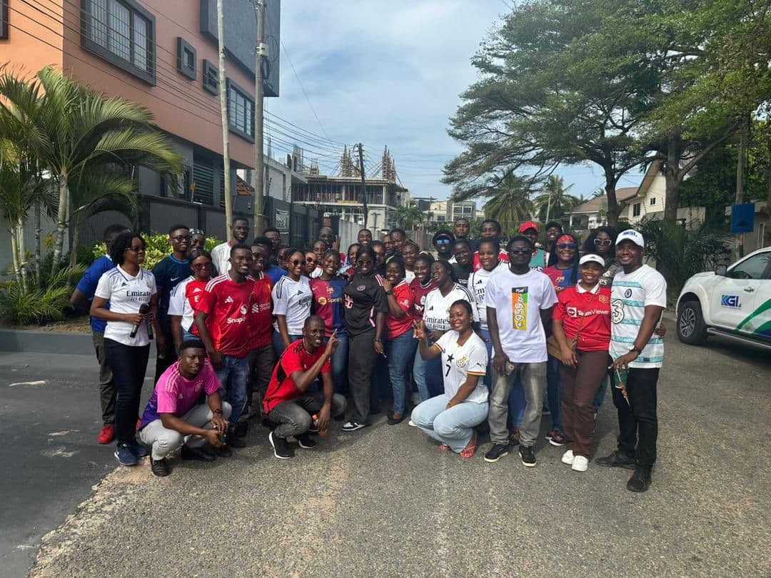 Large community group photo